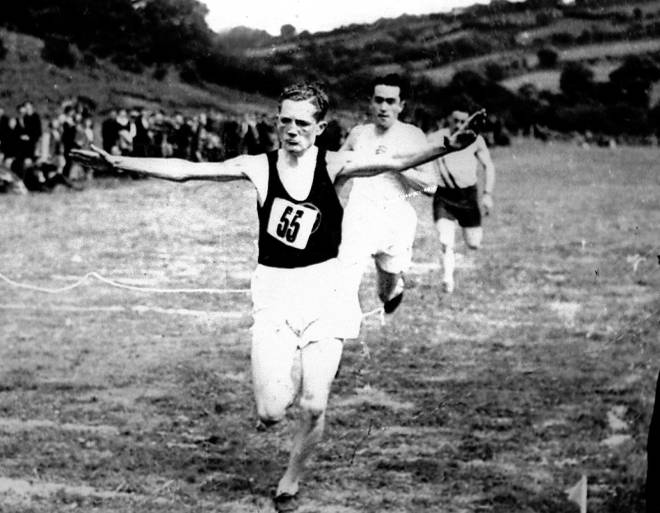 Jackie-Campbell-crossing-the-line-for-the-Oak-Leaf-Athletics-Team,-ballyarnett-1948